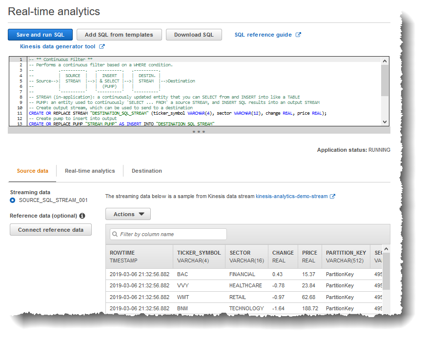 
                        显示 Source data (源数据) 选项卡的 SQL 编辑器的屏幕截图，并突出显示了流式传输源。
                    